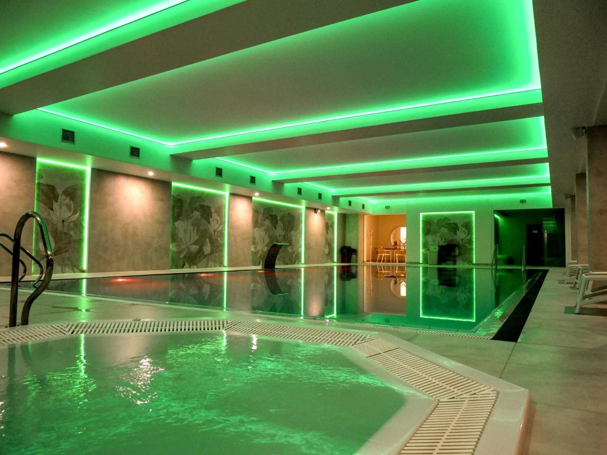 Hotel Krol Plaza Spa & Wellness à Jarosławiec Extérieur photo